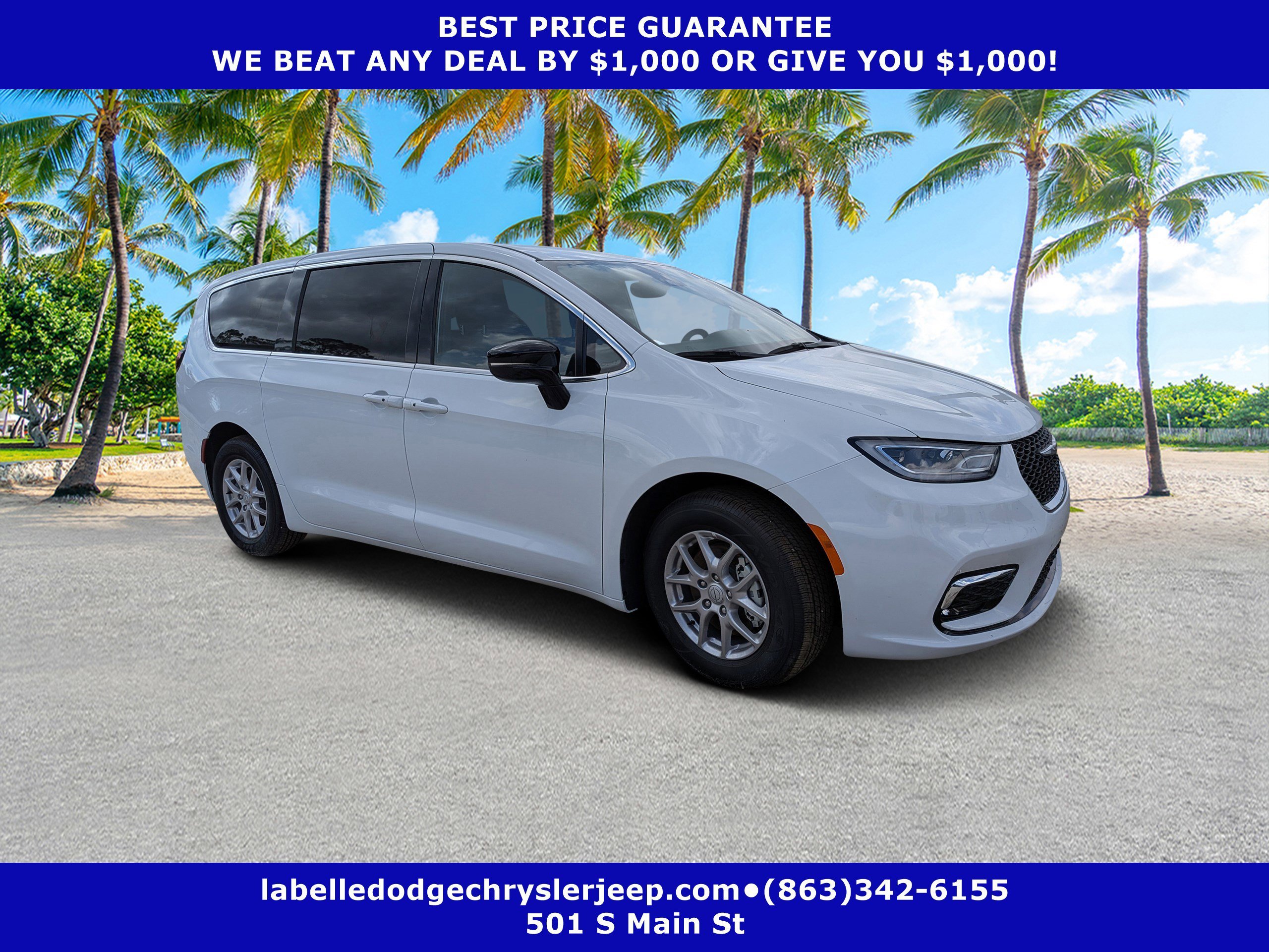 2025 Chrysler Pacifica Select's photo