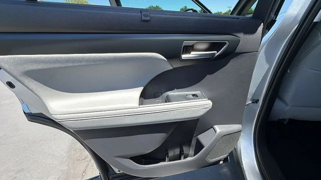 Used 2021 Silver Toyota XLE image 15