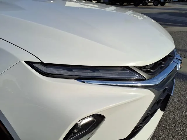 Used 2025 Summit White Chevrolet 2LT image 10
