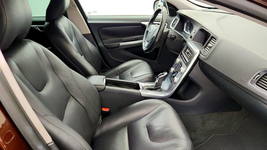 Used 2018 Rich Java Metallic Volvo T5 AWD w/ Convenience & BLIS Packages image 24