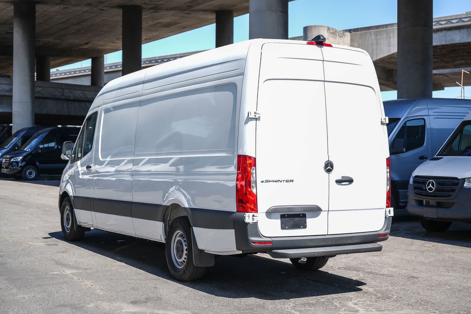 New 2025 Arctic+White Mercedes-Benz Cargo 170WB High Roof 113kW Battery RWD HO Motor image 44