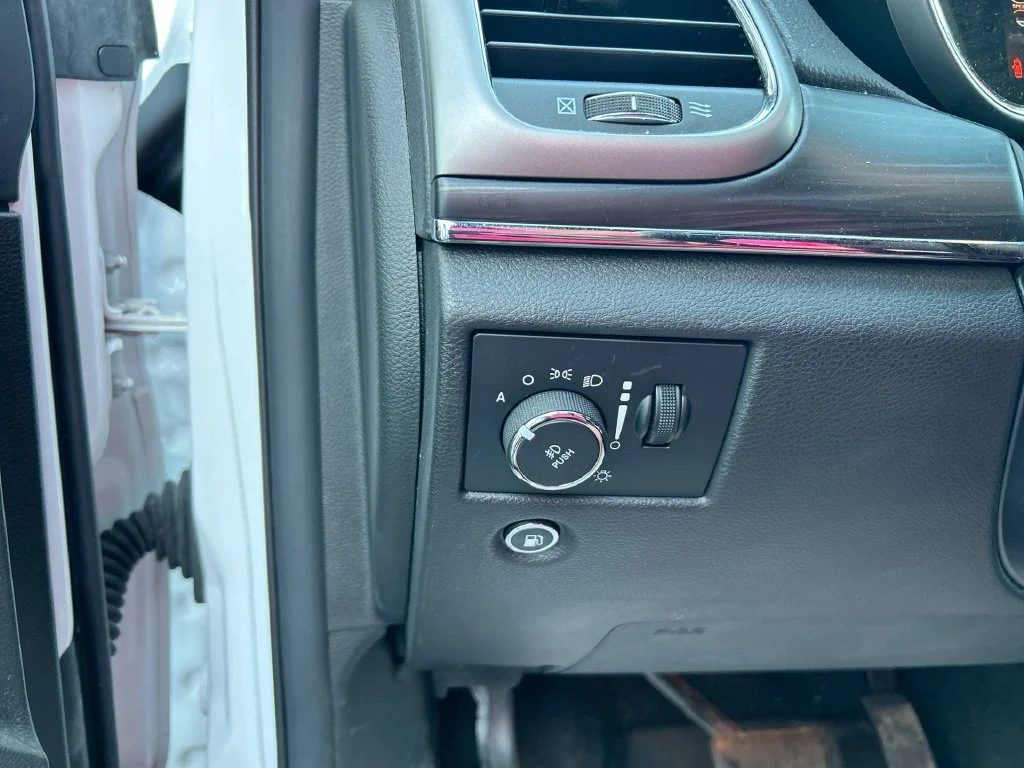 Used 2020 White Jeep Limited image 21