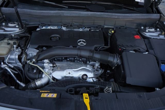 Used 2022 Gray Mercedes-Benz GLB 250 image 30