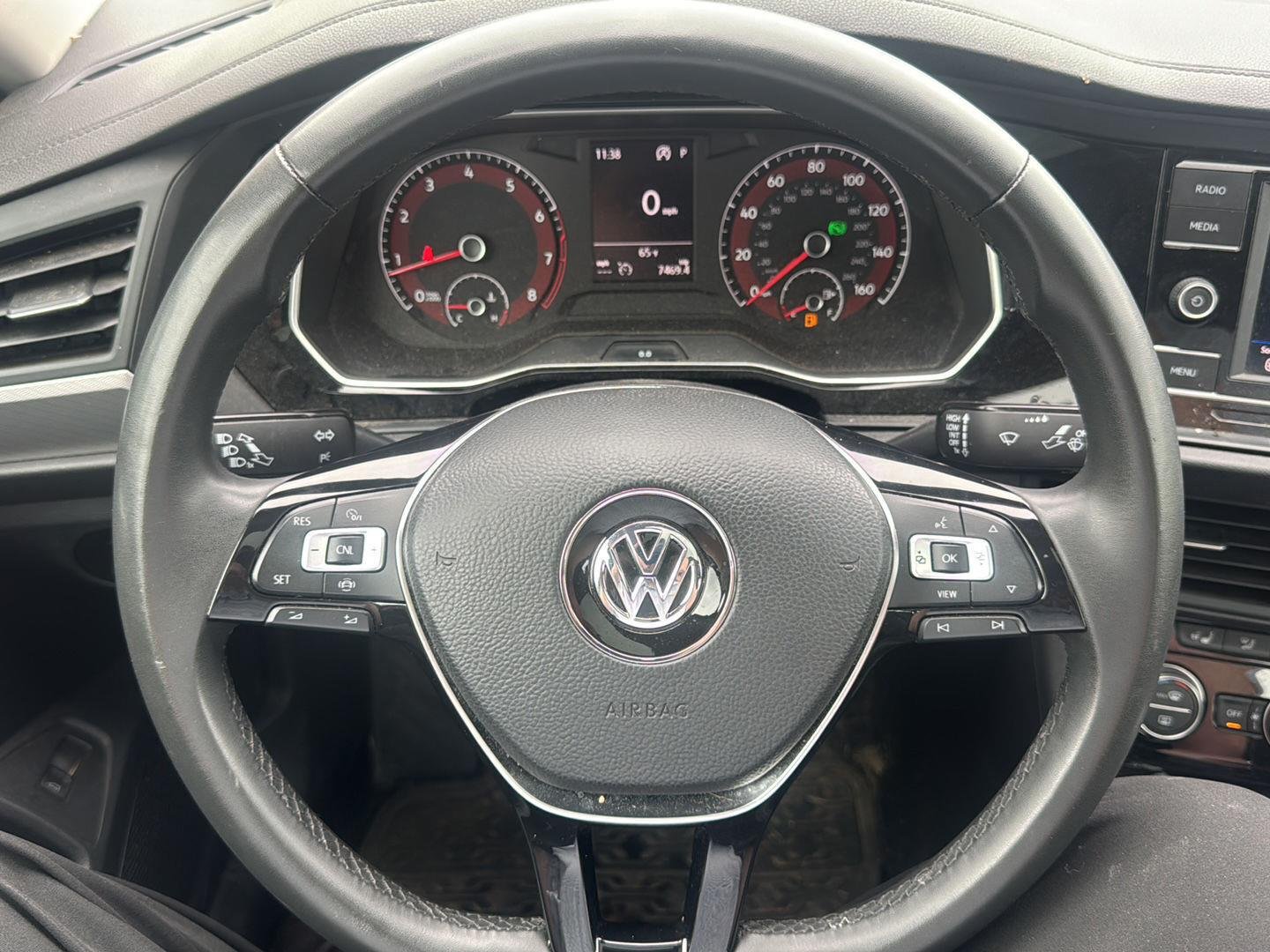 Used 2020 Blue Silk Metallic Volkswagen SE image 2