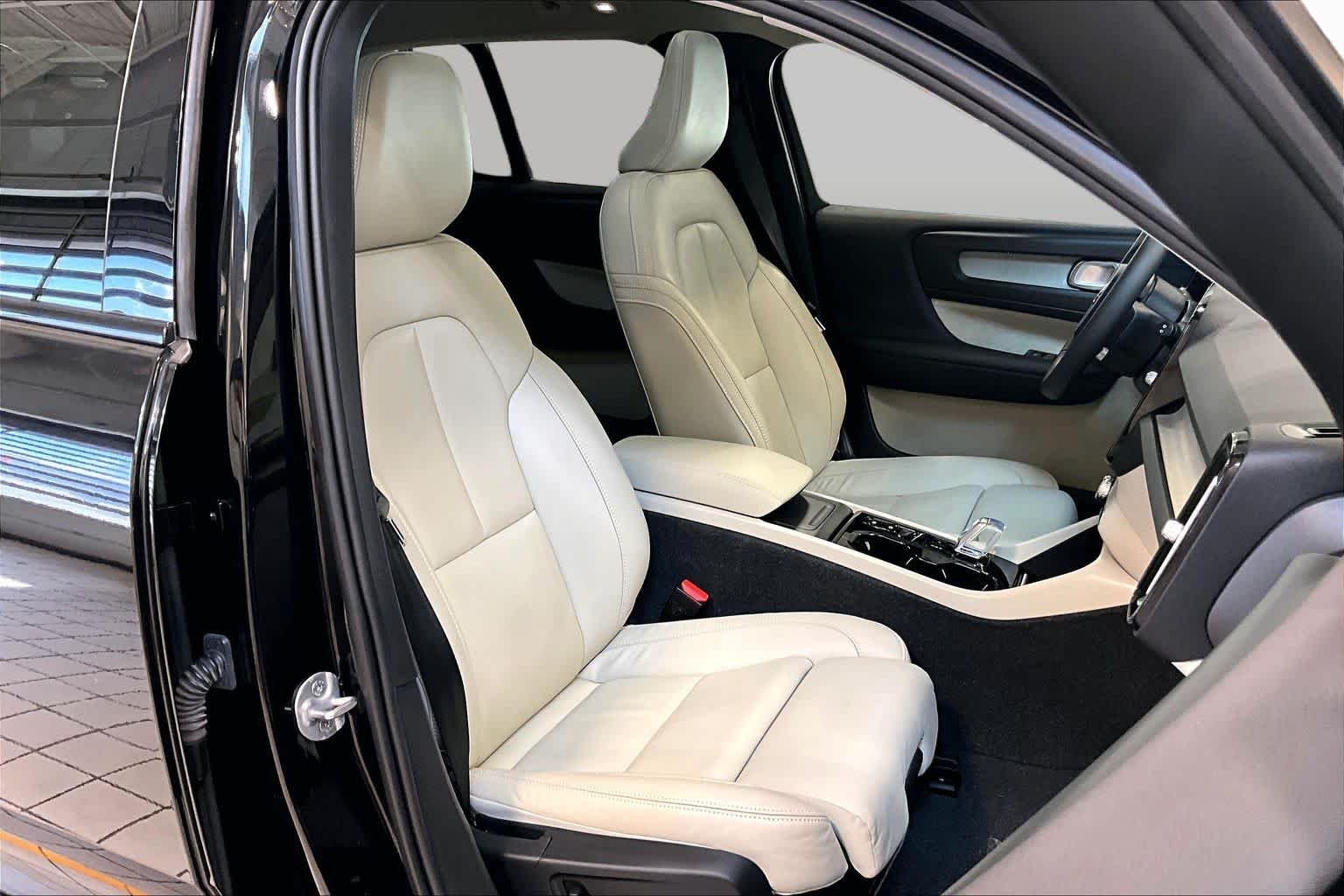 Used 2024 Onyx Black Metallic Volvo Plus Dark Theme image 8