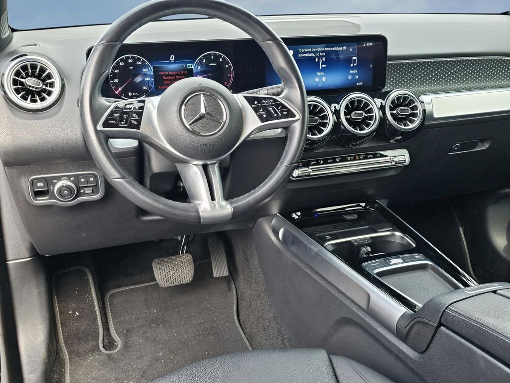 Used 2024  Mercedes-Benz GLB 250 image 34