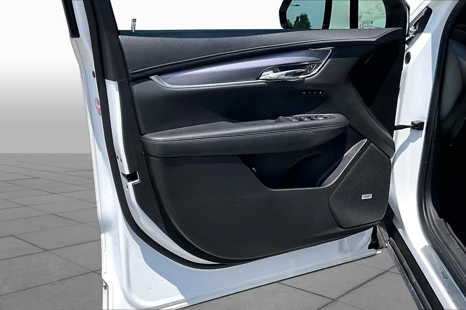 Used 2021 Crystal White Tricoat Cadillac Luxury image 22
