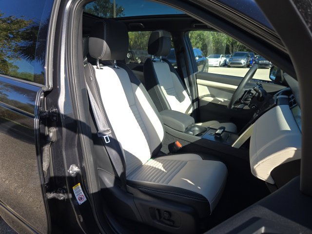Used 2025 Gray Land Rover Dynamic SE image 12