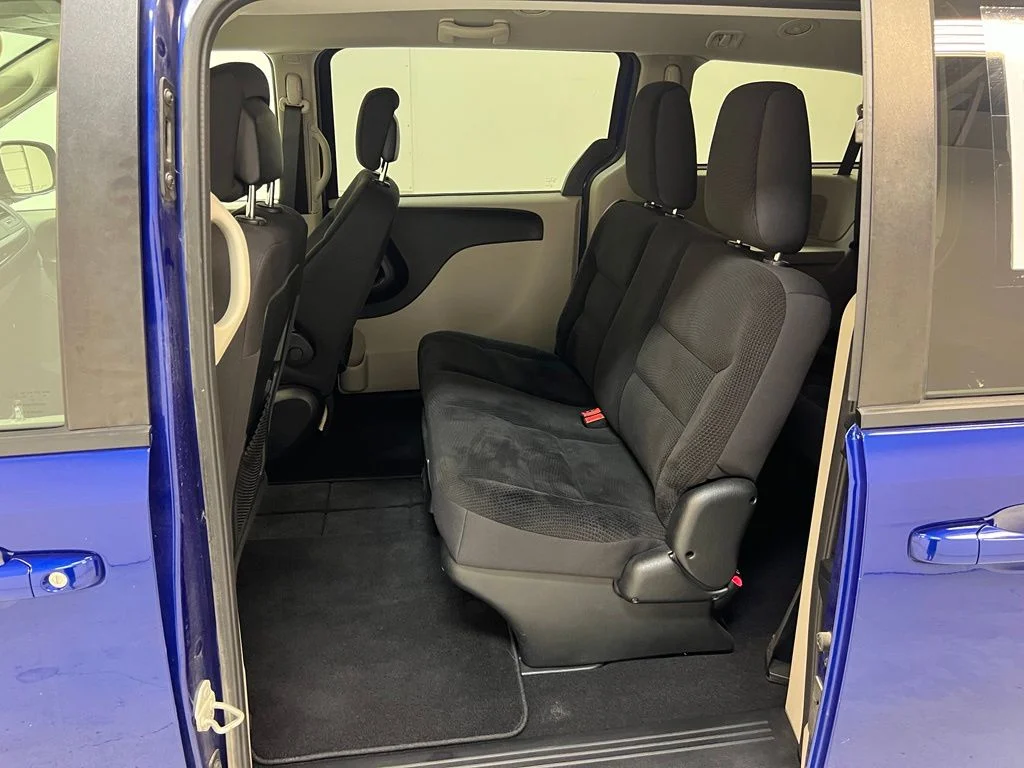 Used 2018 Blue Dodge SE image 26
