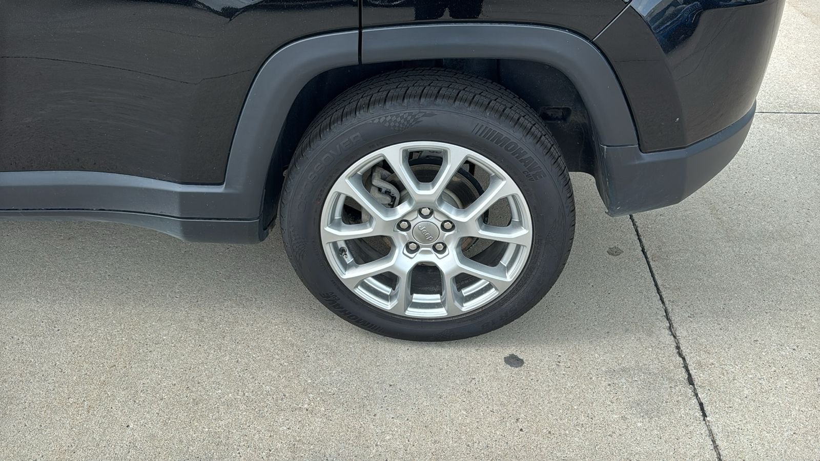Used 2023 Black Jeep Latitude Lux image 8