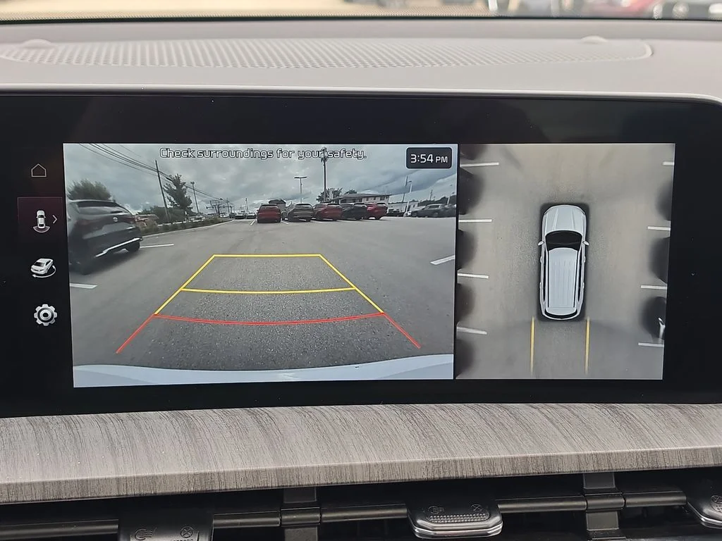 Used 2023 White Kia SX image 21