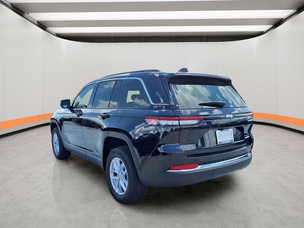 New 2026 Diamond Black Crystal Pearlcoat Jeep Laredo X image 2