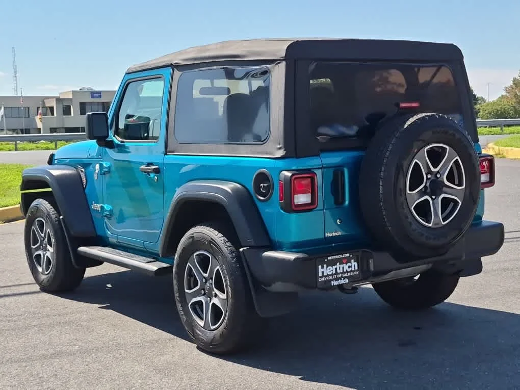 Used 2019 Bikini Pearlcoat Jeep Sport S image 4