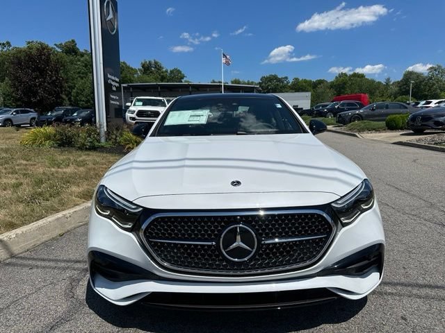 New 2026 MANUFAKTUR Moonlight White Metallic Mercedes-Benz E 450 image 45