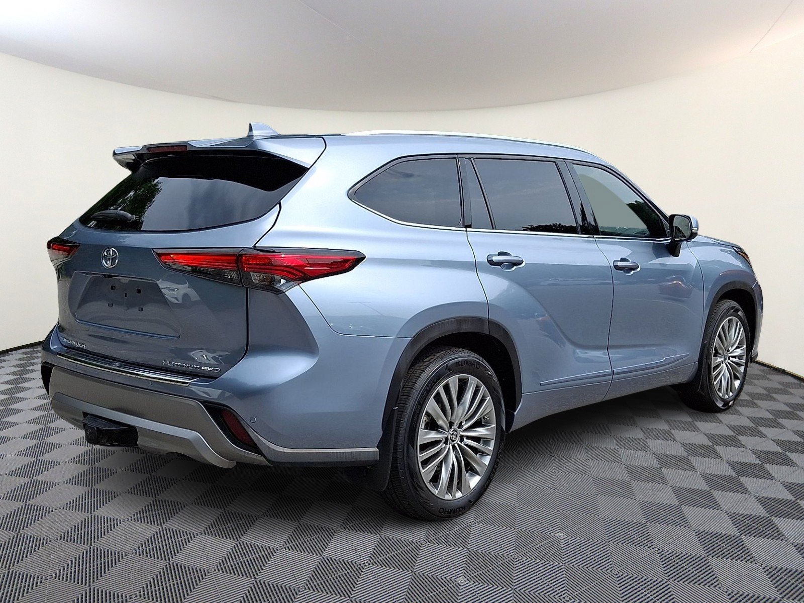 Used 2023 Moon Dust Toyota Platinum image 5