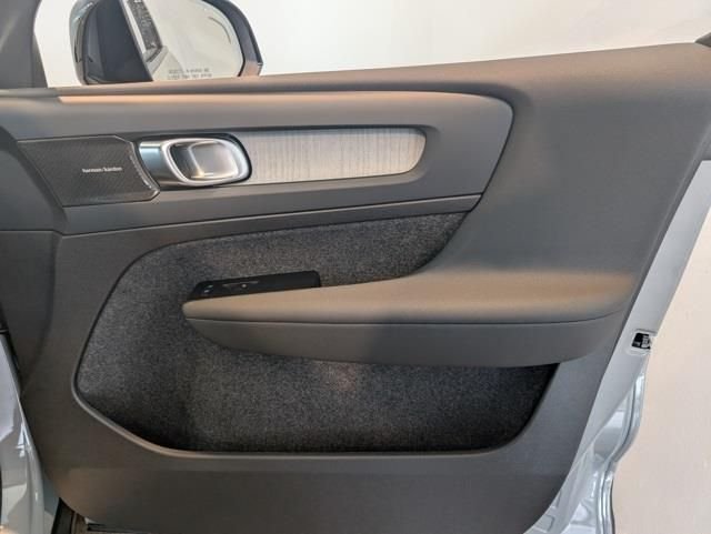 2026 Volvo XC40 Ultra - Photo 28