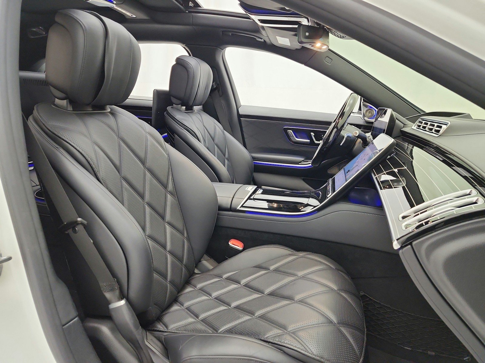 Certified Used 2022 MANUFAKTUR Diamond White Mercedes-Benz Maybach S 580 4MATIC® Sedan image 19