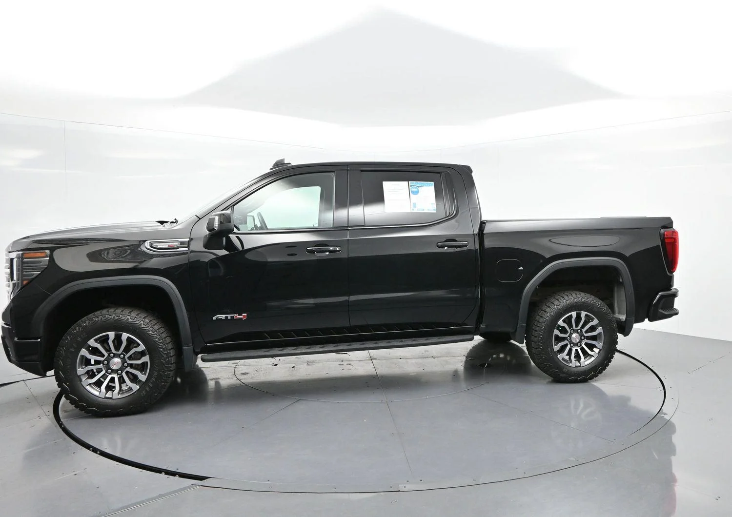 Used 2023 Onyx Black GMC AT4 image 4