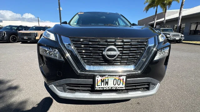 Used 2022 Black Nissan SV image 5