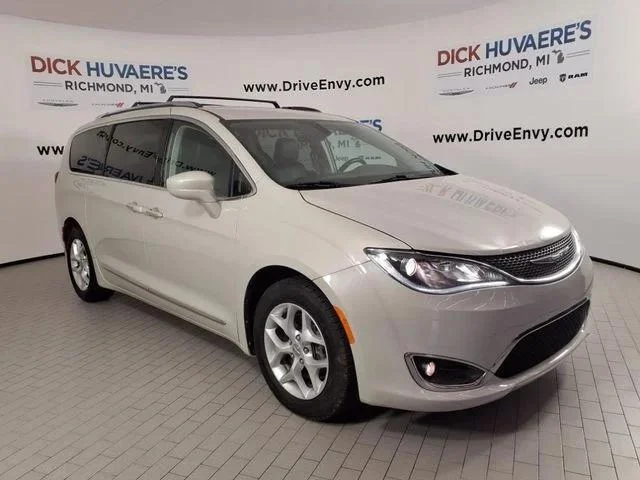 Used 2017 White Chrysler Touring L Plus image 3