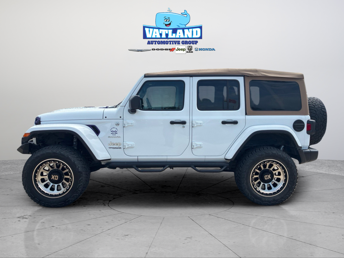 Used 2021 White Jeep Unlimited Sahara image 2