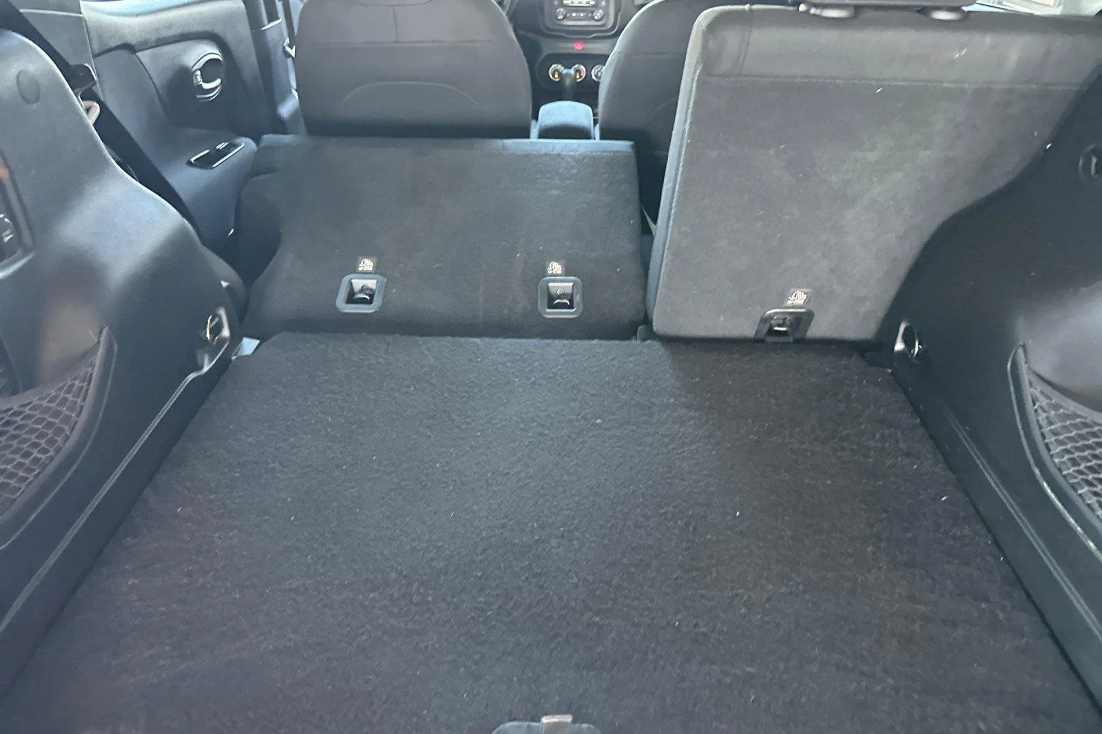 Used 2016 Alpine White Jeep Latitude image 15
