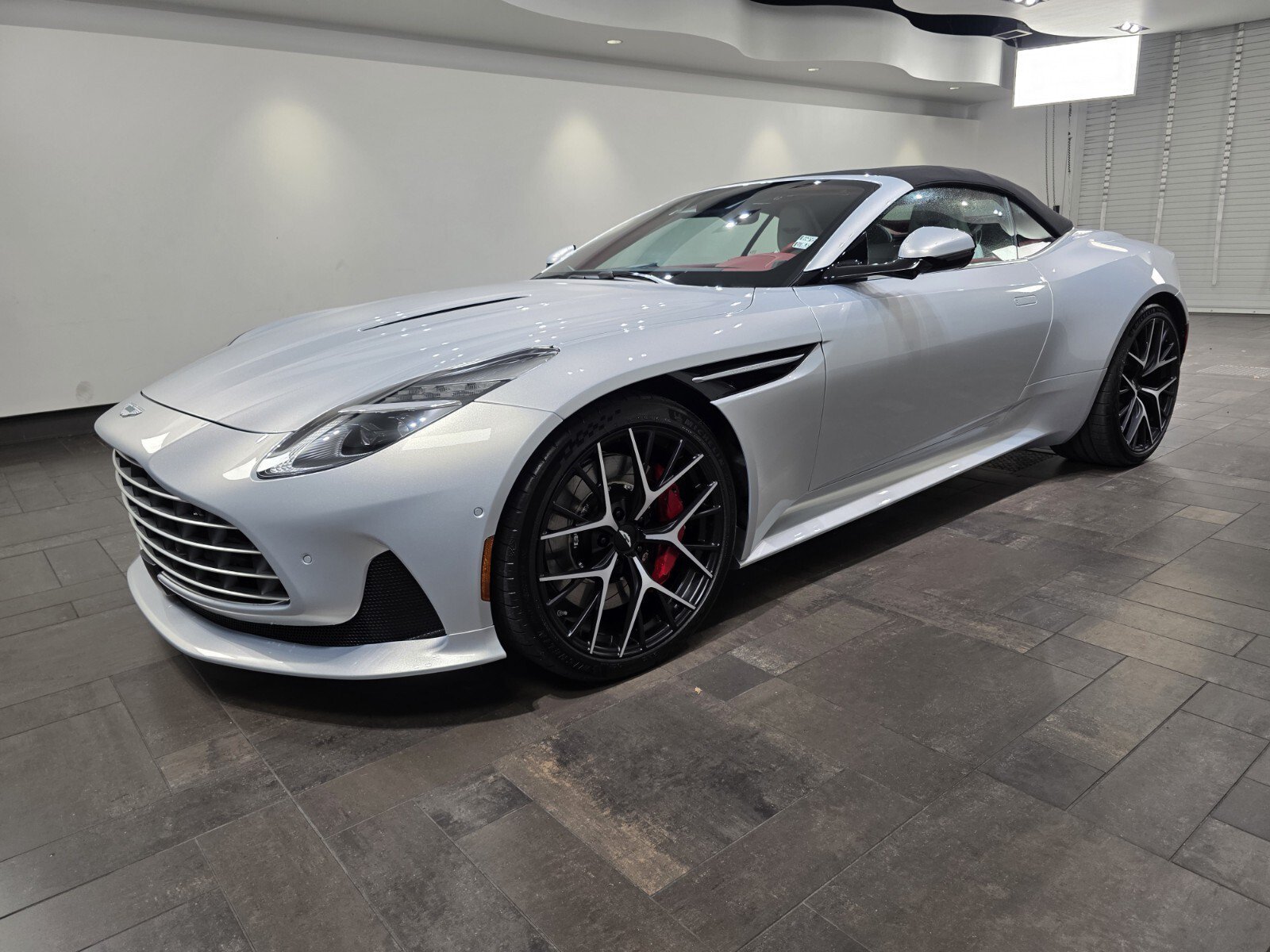 2026 Aston Martin DB12 Base - Photo 27