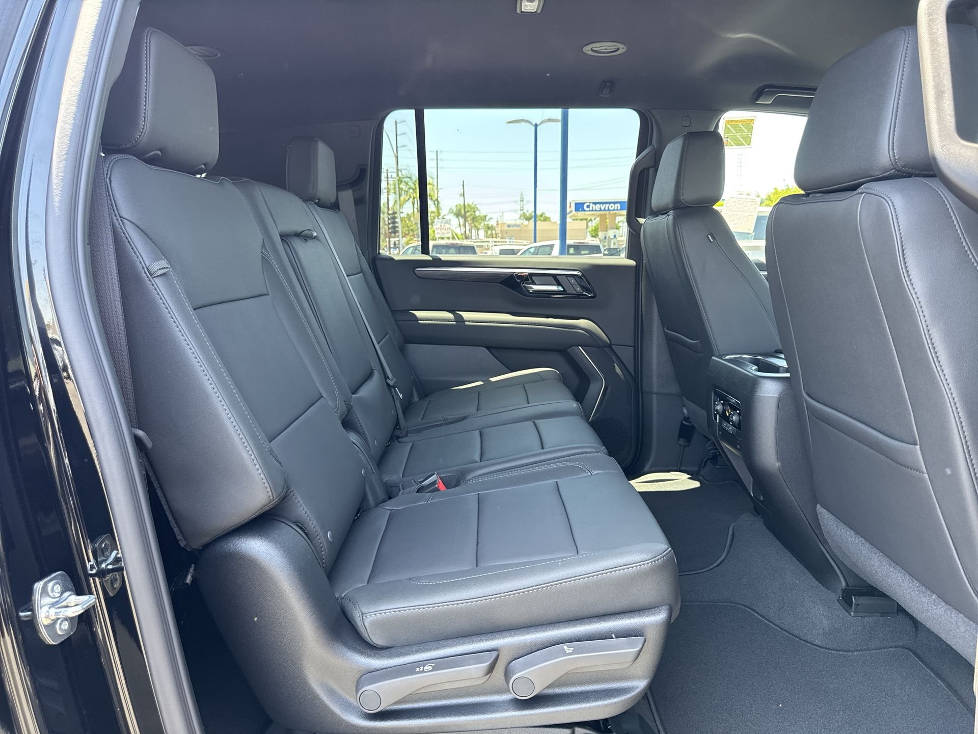 2026 Chevrolet Suburban LT - Photo 39