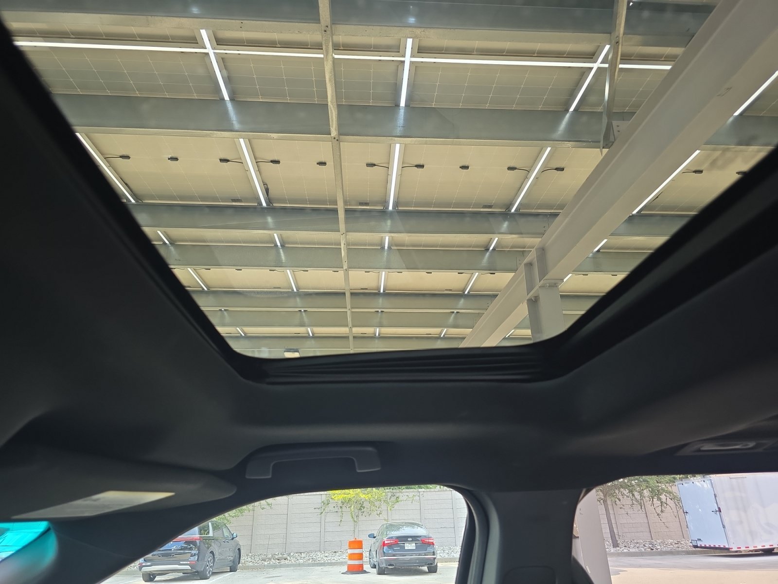 Used 2017 White Gold Metallic Ford Limited image 16