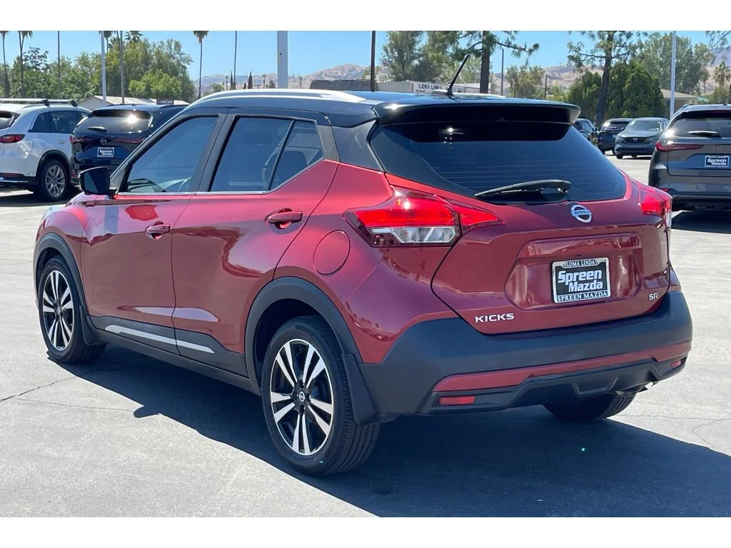 Used 2018 Cayenne Red/Super Black Nissan SR image 4