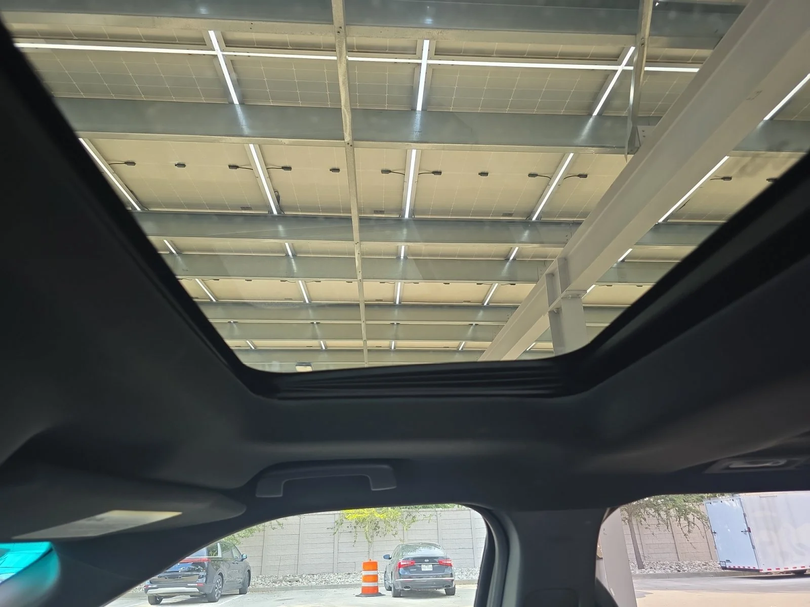 Used 2017 White Gold Metallic Ford Limited image 16