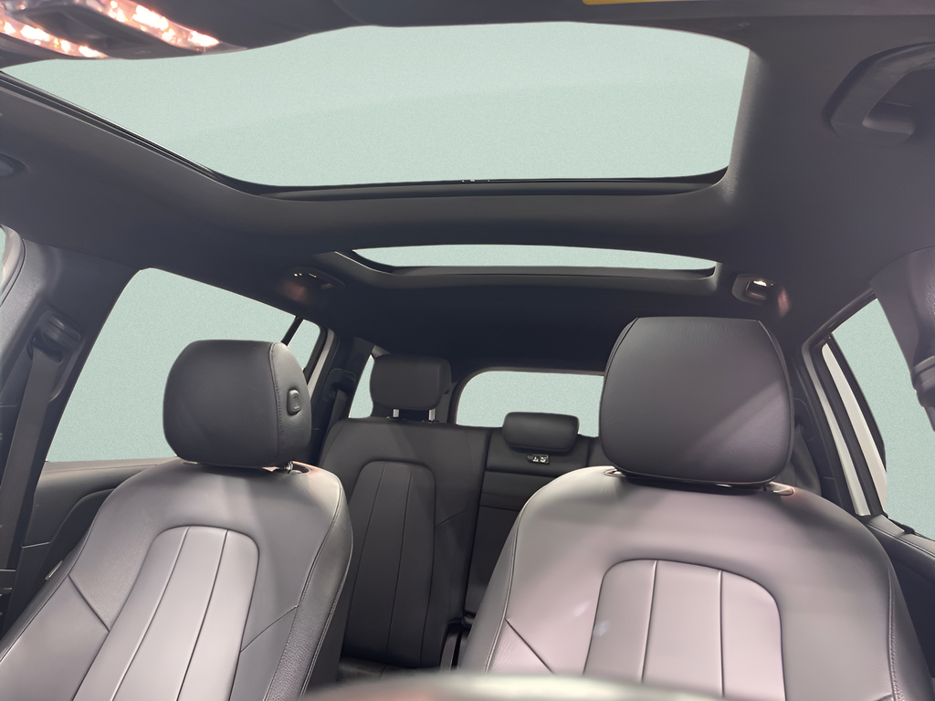 Used 2025  Mercedes-Benz GLB 250 4MATIC® image 9