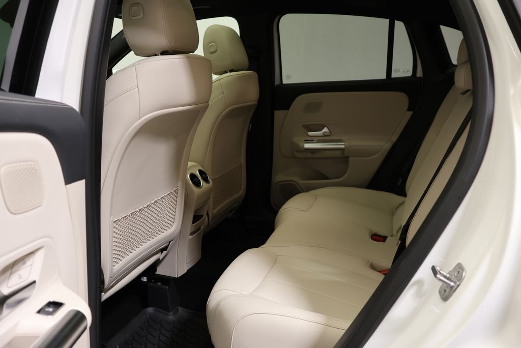 New 2026 Polar White Mercedes-Benz GLA 250 image 45