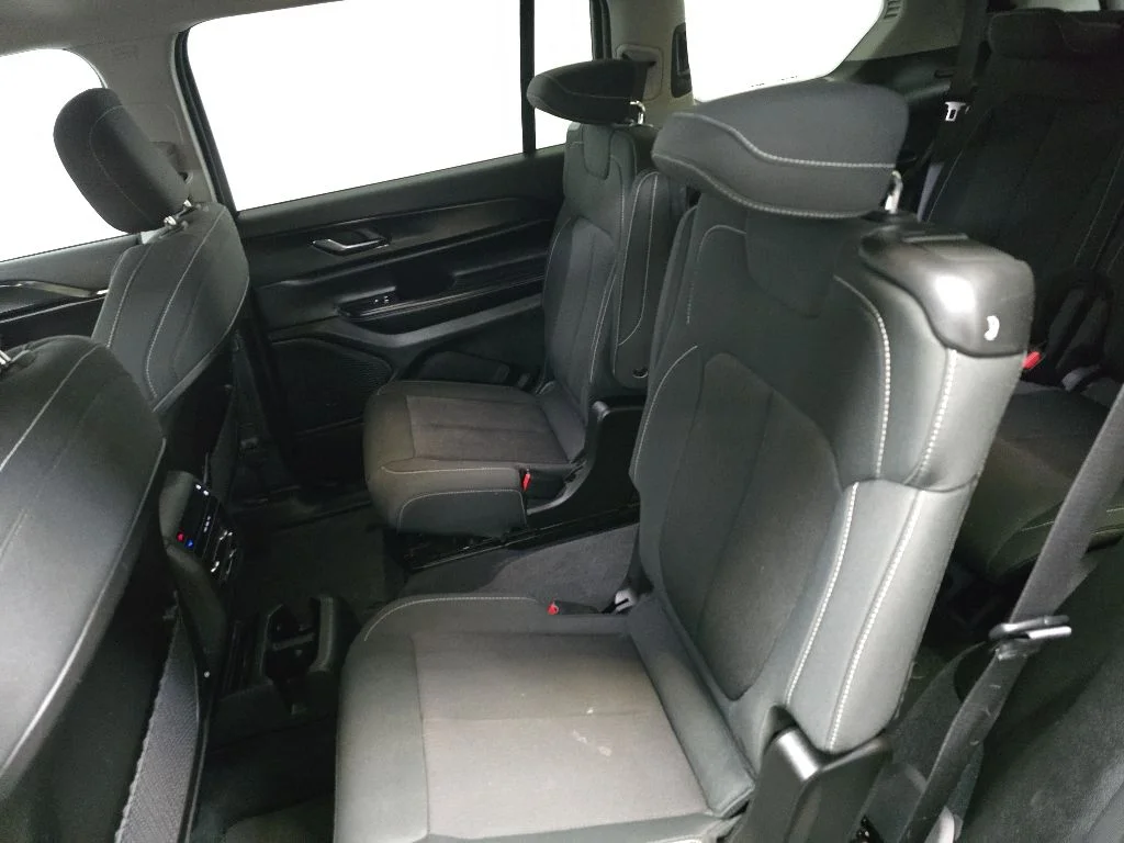 Used 2024 Black Jeep Laredo image 31