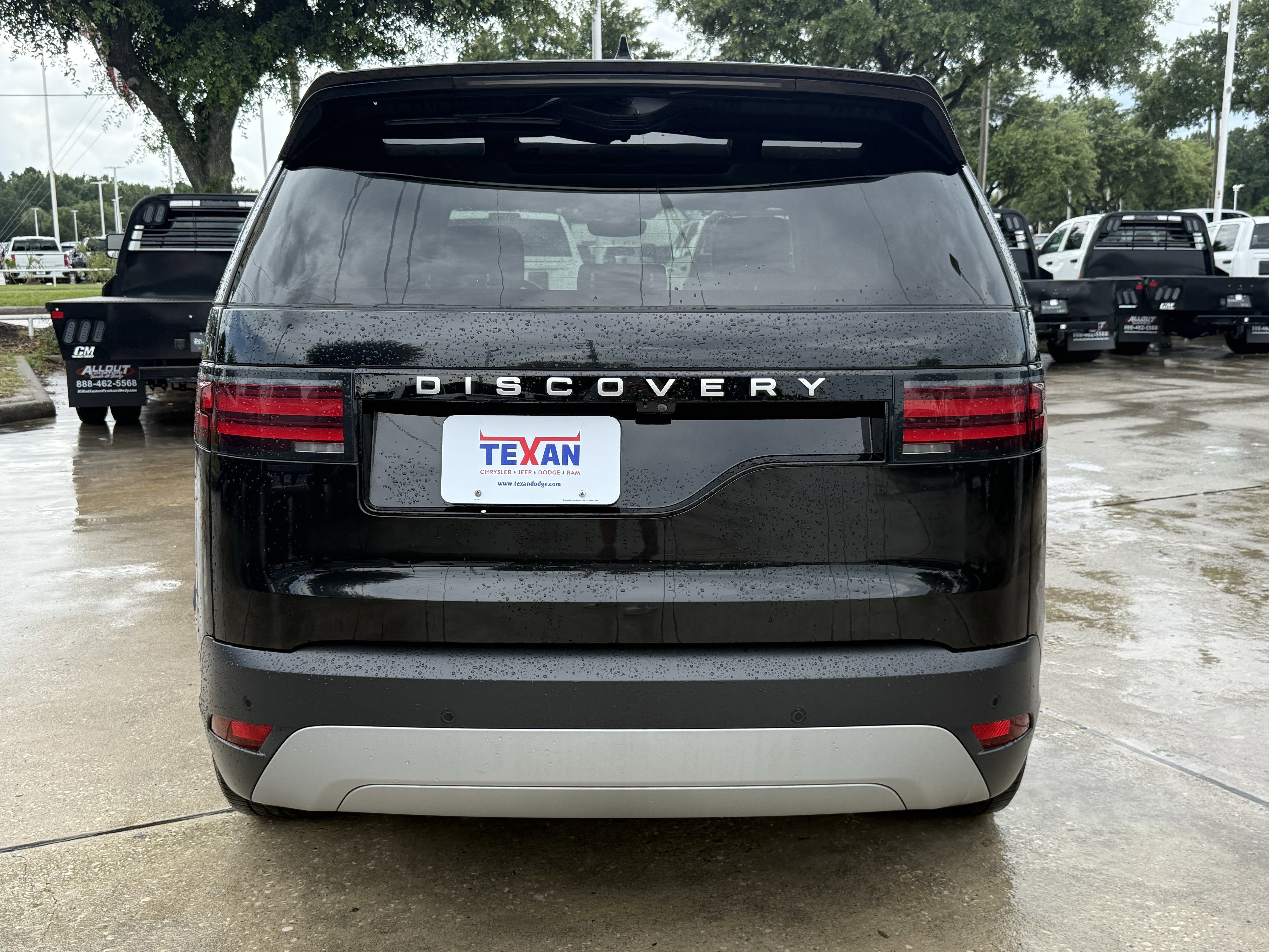 Used 2024 Black Land Rover S image 5