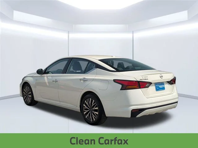 Used 2025 White Nissan 2.5 SV image 4