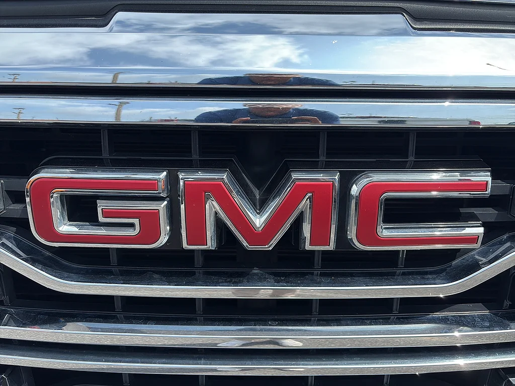 Used 2025 Titanium Rush Metallic GMC SLT image 11