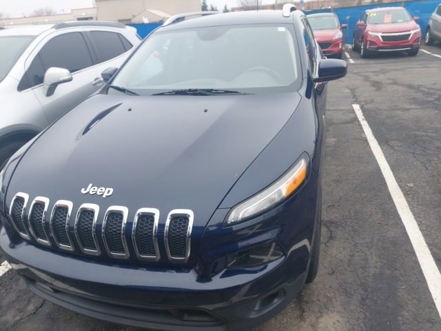 Used 2016 Jeep Cherokee Latitude with VIN 1C4PJMCS8GW335076 for sale in Woodhaven, MI