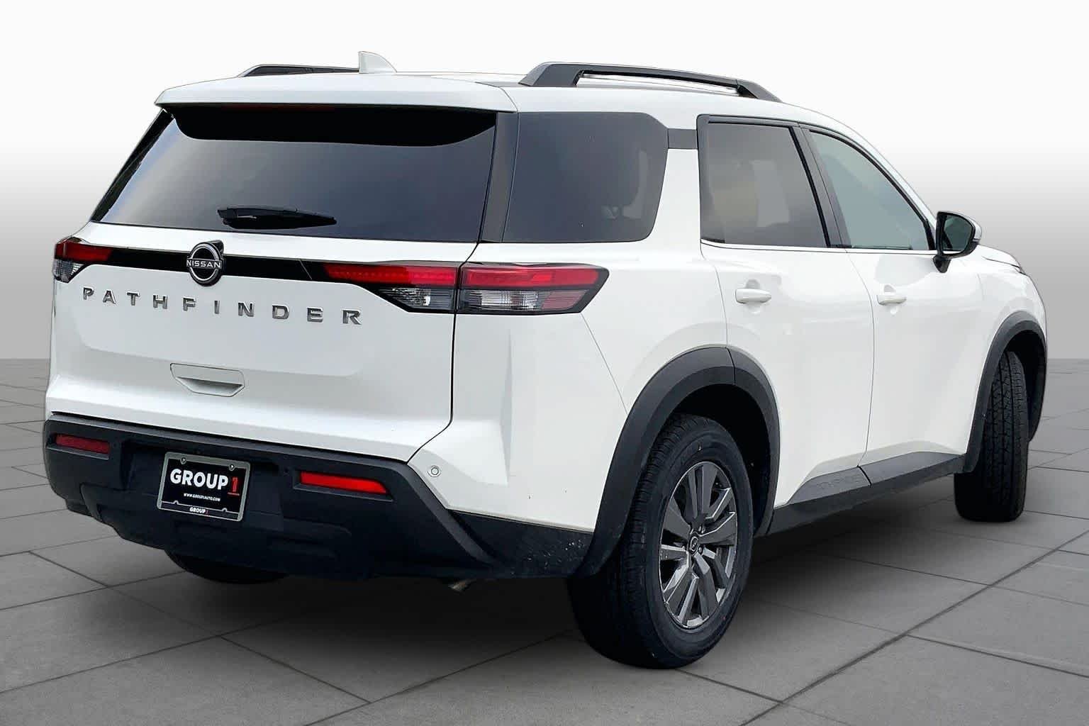Used 2025 Glacier White Nissan SV image 11