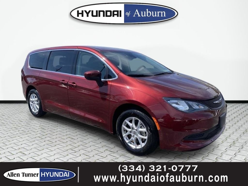 2023 Chrysler Voyager LX's photo