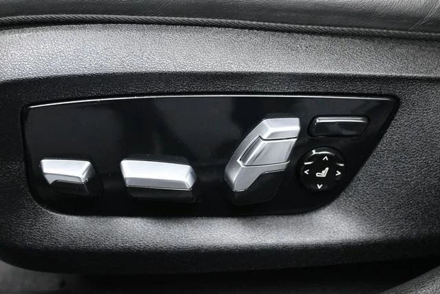 Used 2021 Black BMW M550i xDrive image 8