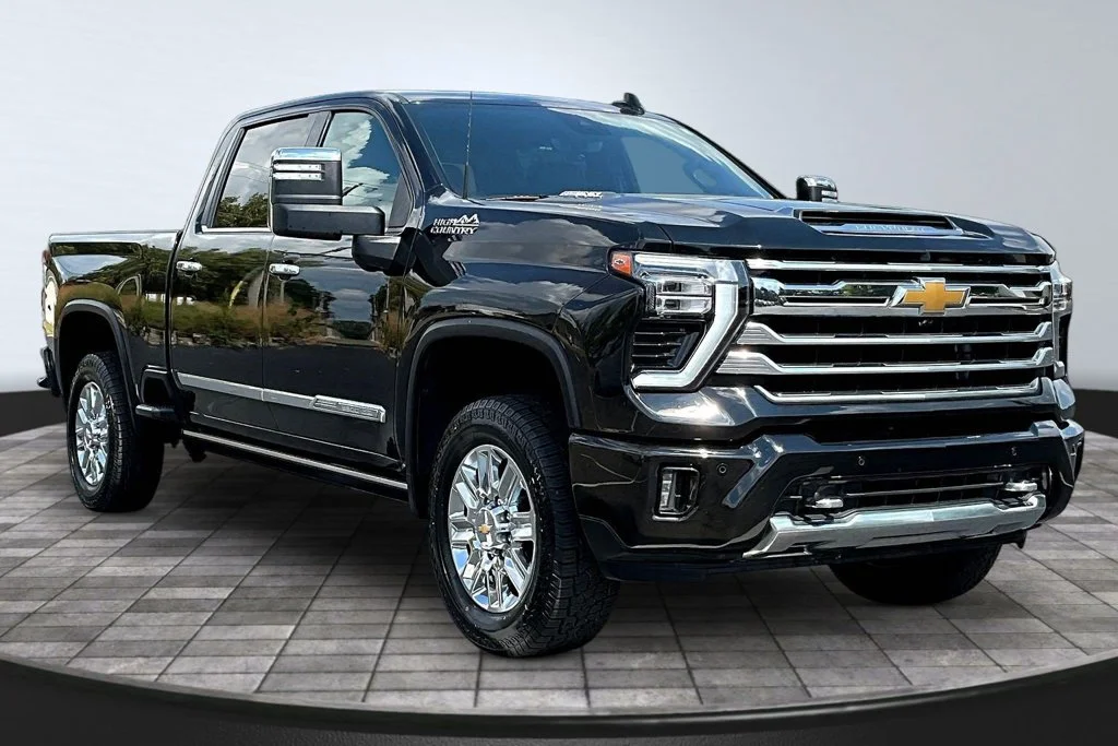 Used 2024 Black Chevrolet High Country image 3