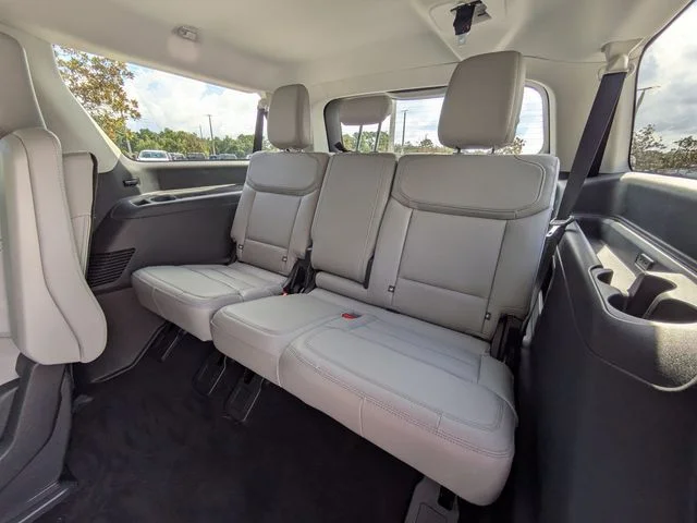 New 2026 Space Silver Metallic Ford MAX Active image 15