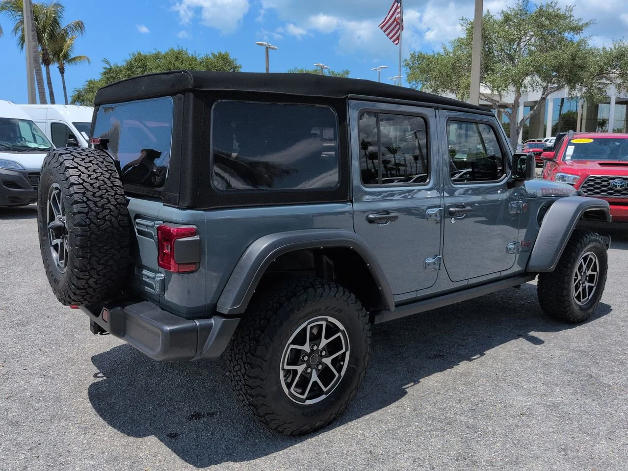 Used 2024 Anvil Clear Coat Jeep Rubicon image 5