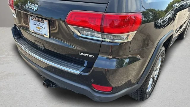 Used 2015  Jeep Limited image 40