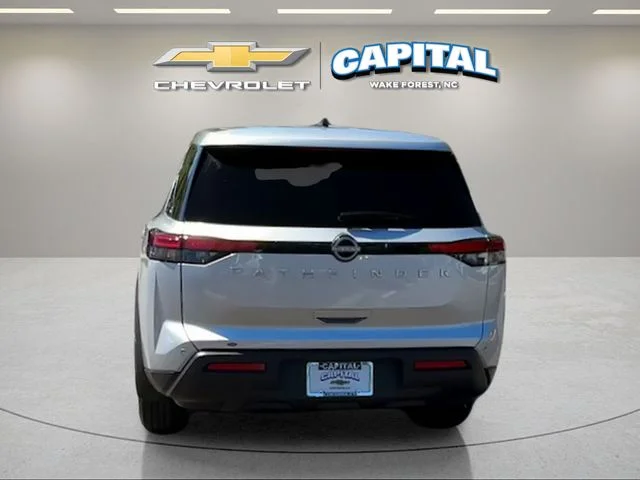 Used 2025 Silver Nissan S image 4