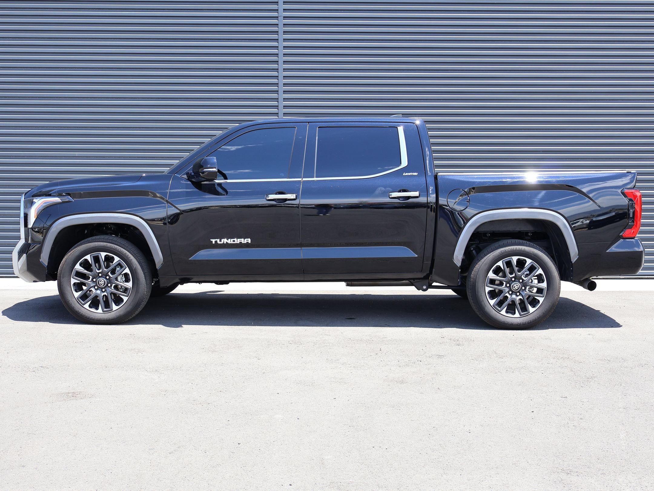 2025 Toyota Tundra Limited - Photo 9