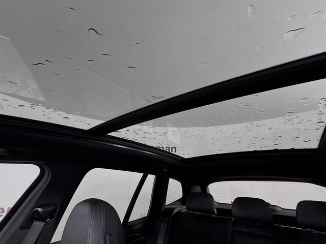 Used 2024 White BMW sDrive30i image 21