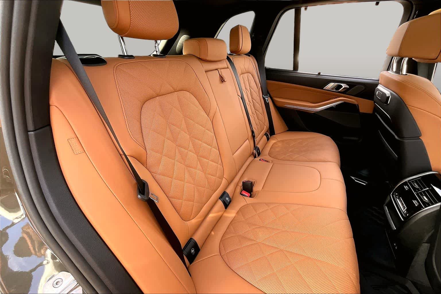 Used 2026 Manhattan Green Metallic BMW sDrive40i image 19