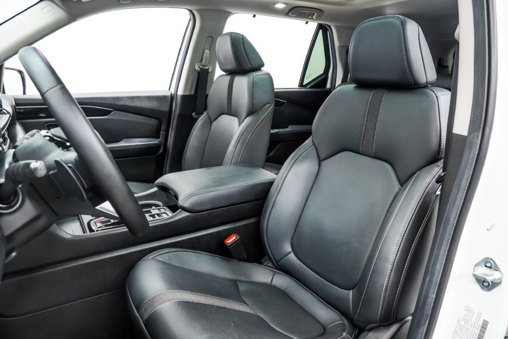 Used 2025 White Honda Touring image 16